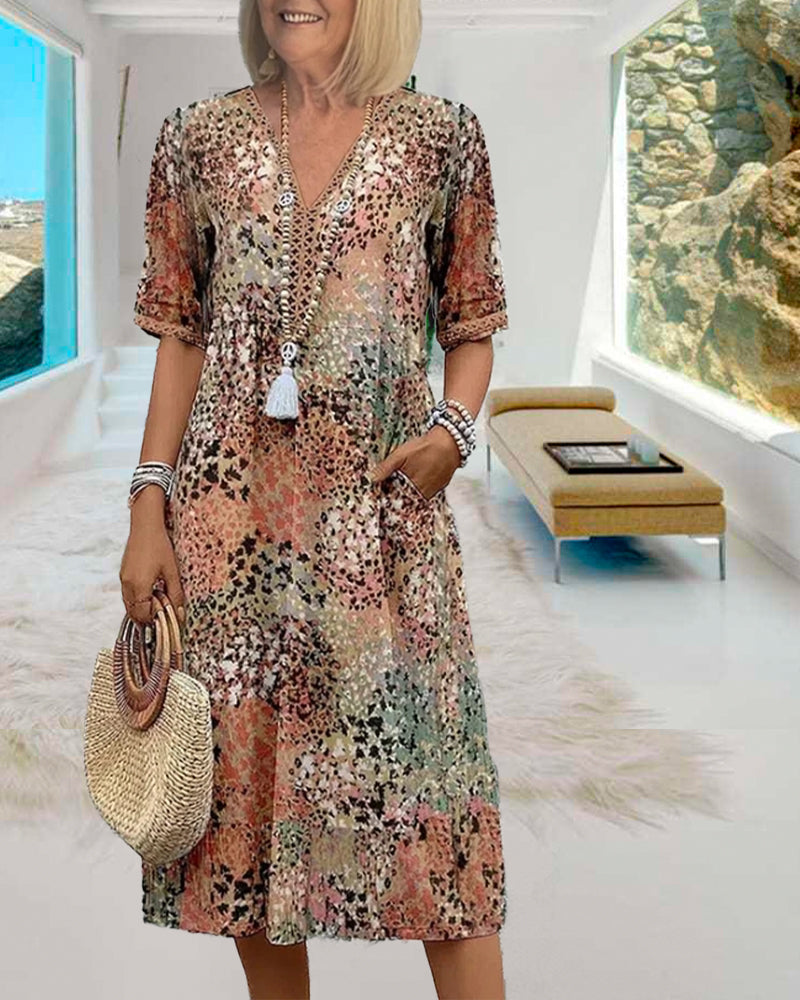 Kleid Mit V-Ausschnitt Und Kurzem Ärmel Mit Druck
