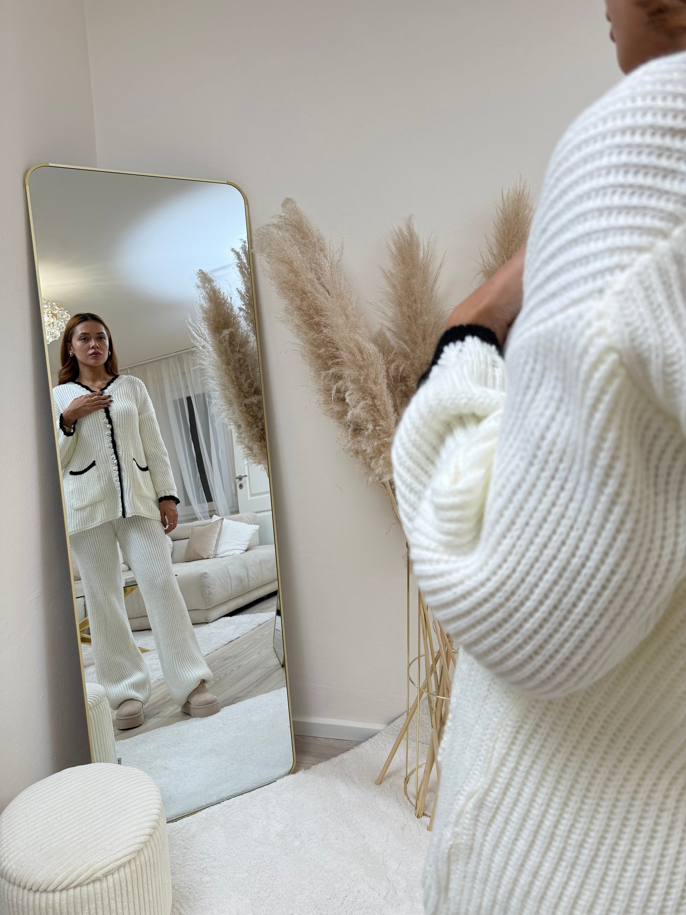 Strick-Set mit goldenen Knöpfen