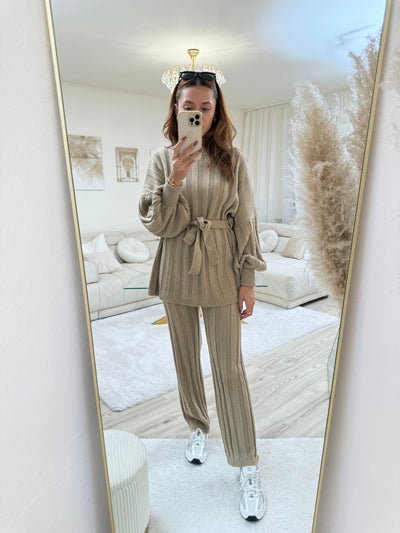 Strick-Set mit Stoffgürtel