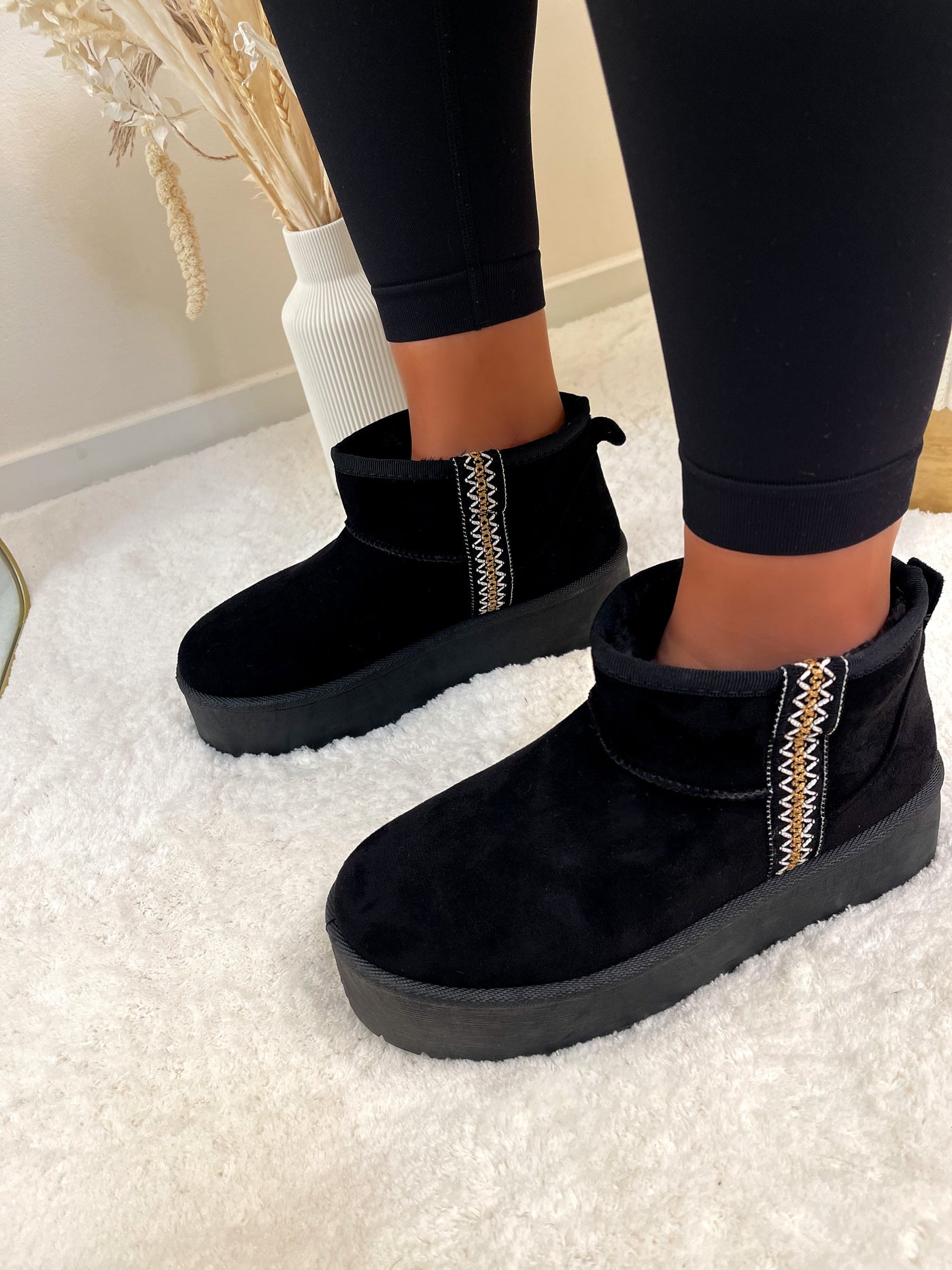 Plateau-Boots mit Strick