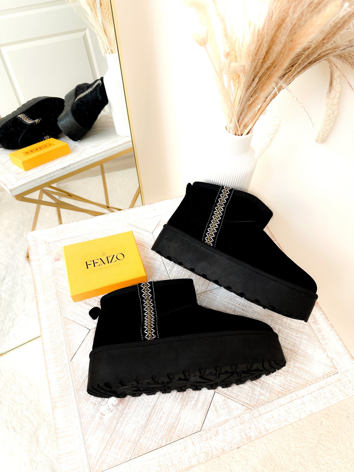 Plateau-Boots mit Strick