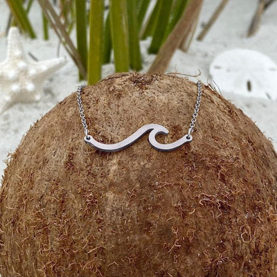 Collier in silbernen Meereswellen