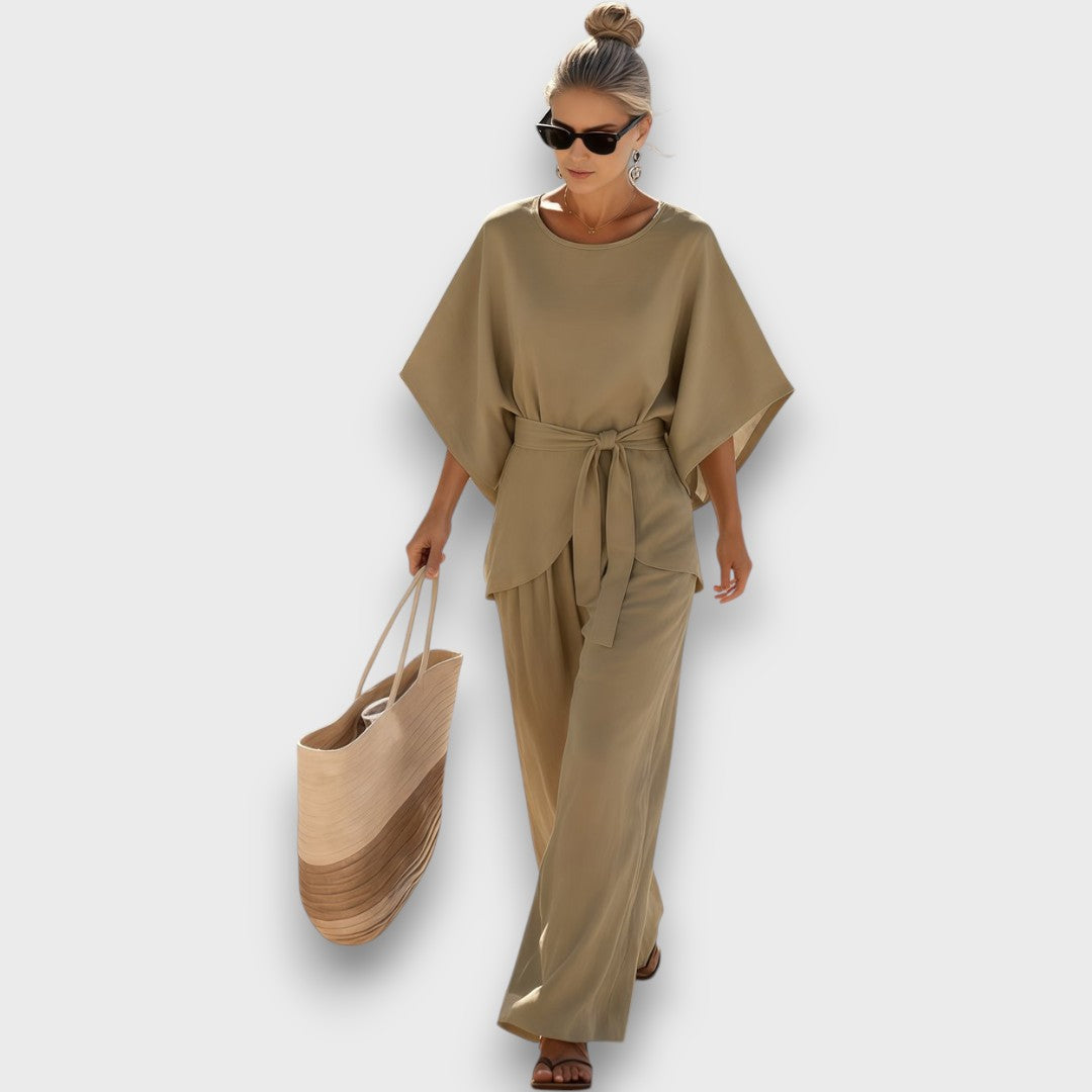 Noelia – Sommerlicher Jumpsuit mit Bindegürtel