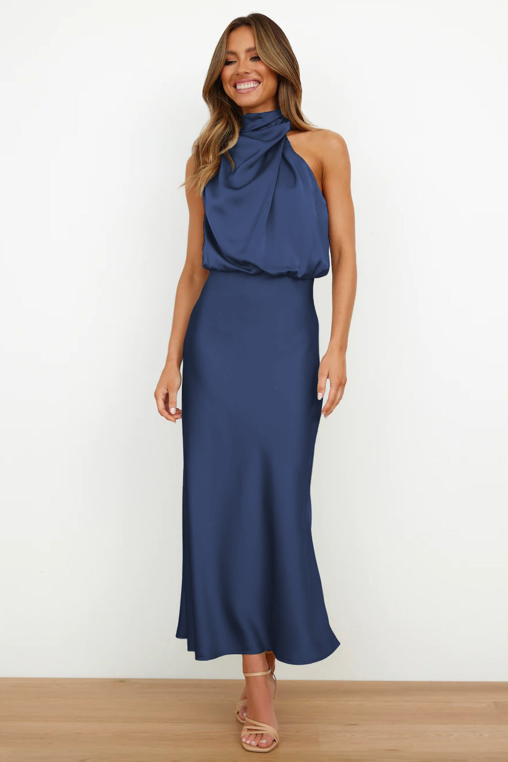 Carlina | Langes Satin-Kleid mit Halsband