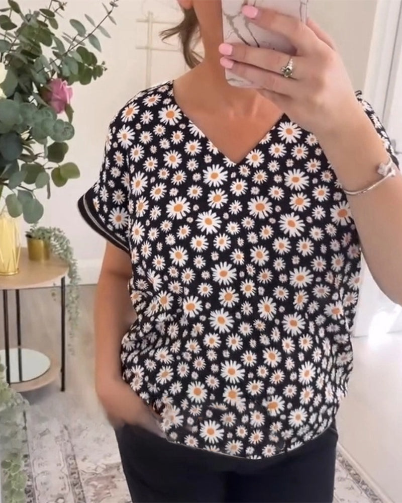 T-Shirt mit V-Ausschnitt und Gänseblümchen-Print