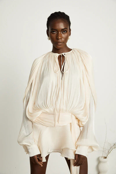 Plissiertes Minikleid mit langen Ärmeln und Bindekragen für Damen