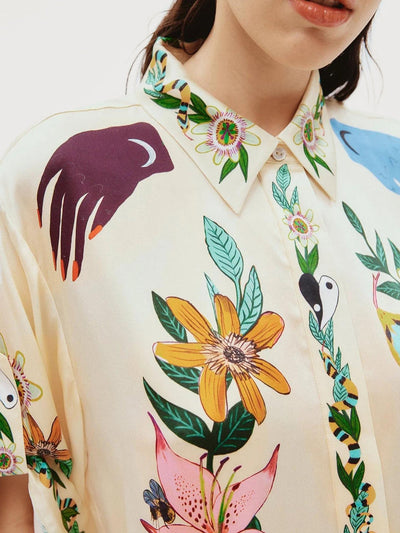 Komplett satiniert mit stilvollem Druck – Oversized Hemd und passende Hose