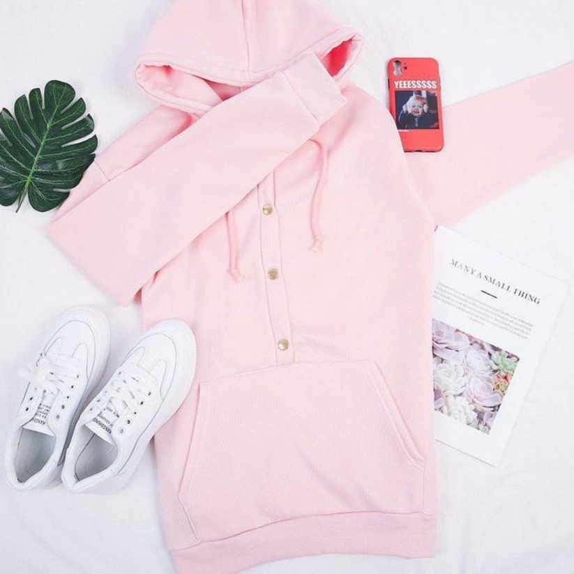 NELE - WEITE KAPUZEN-SWEATSHIRT MIT KNÖPFEN