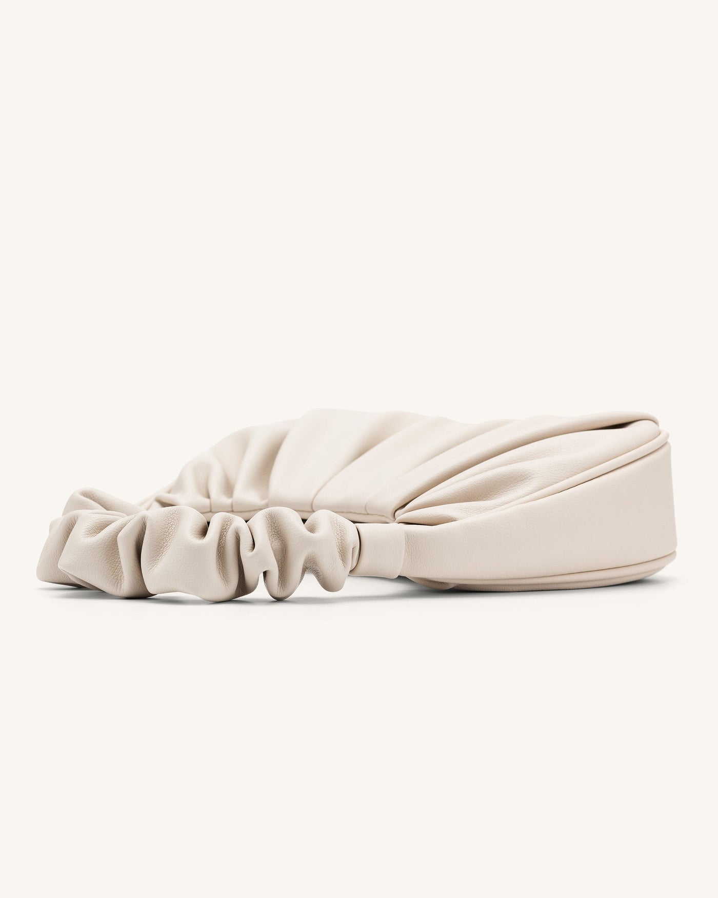 Schultertasche aus veganem Leder in Elfenbein