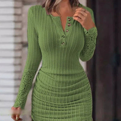 ANTJE - GERIPPTES STRICKKLEID MIT KNÖPFEN