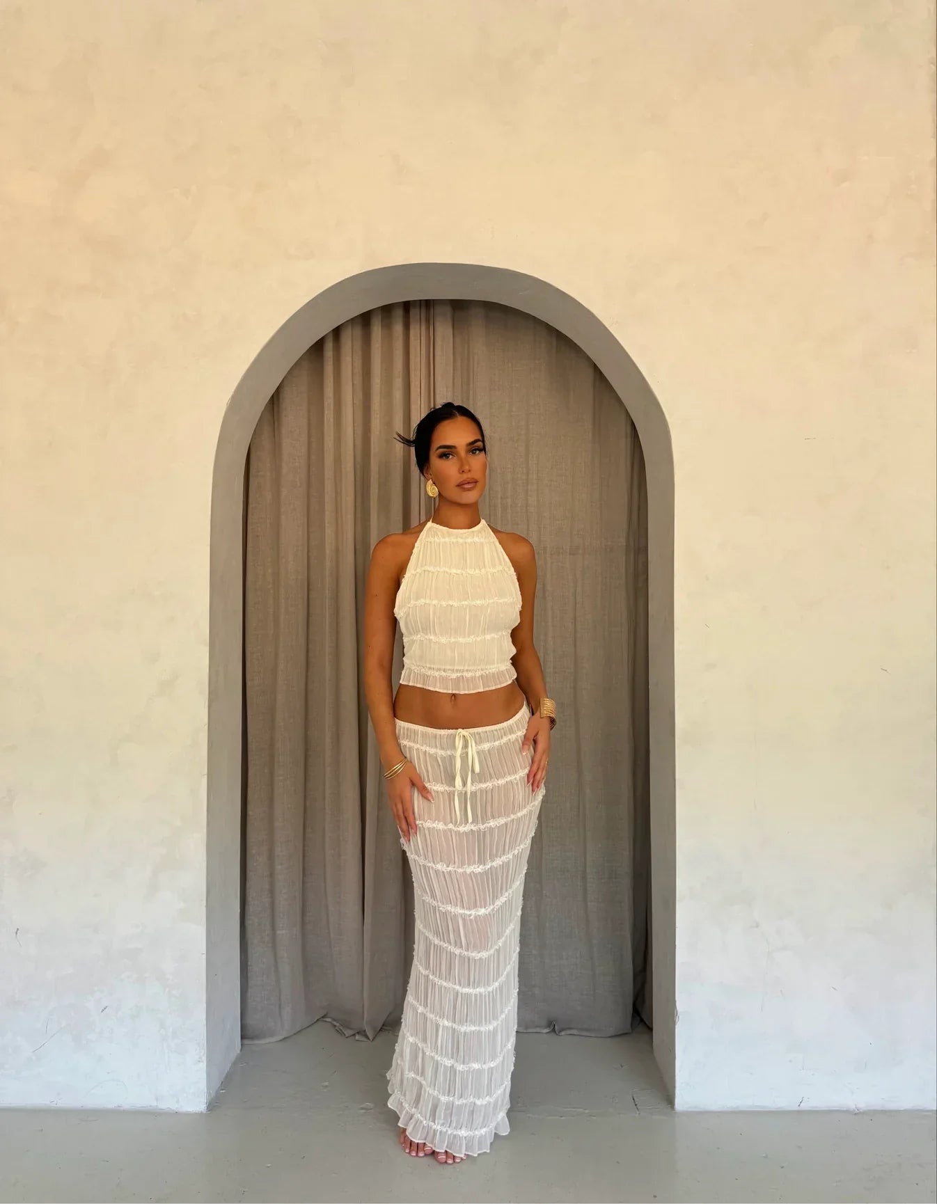 Sommerliches 2-Teiler-Set – Halter-Crop-Top & Rüschen-Maxirock