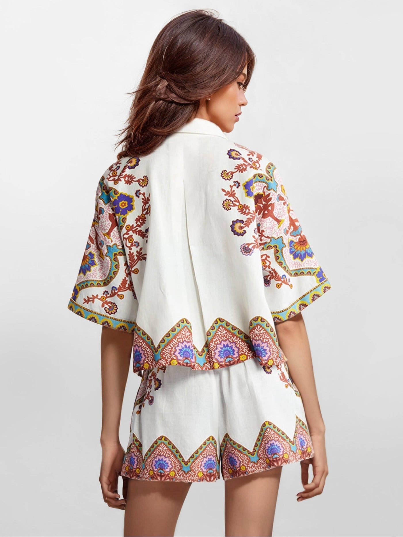 Zwei Stück Boho-Blumen-Set – Hemdkleid und Shorts in passenden Designs