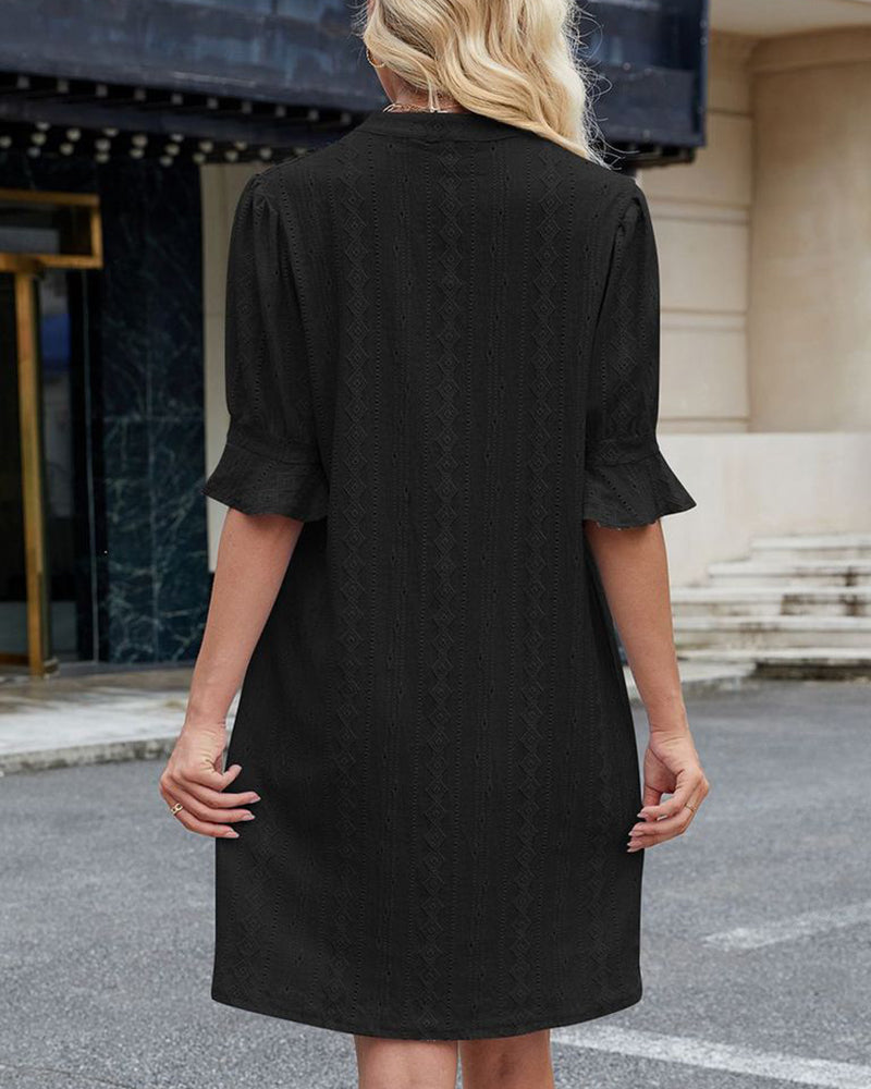 Kleid Einfarbig mit V-Ausschnitt