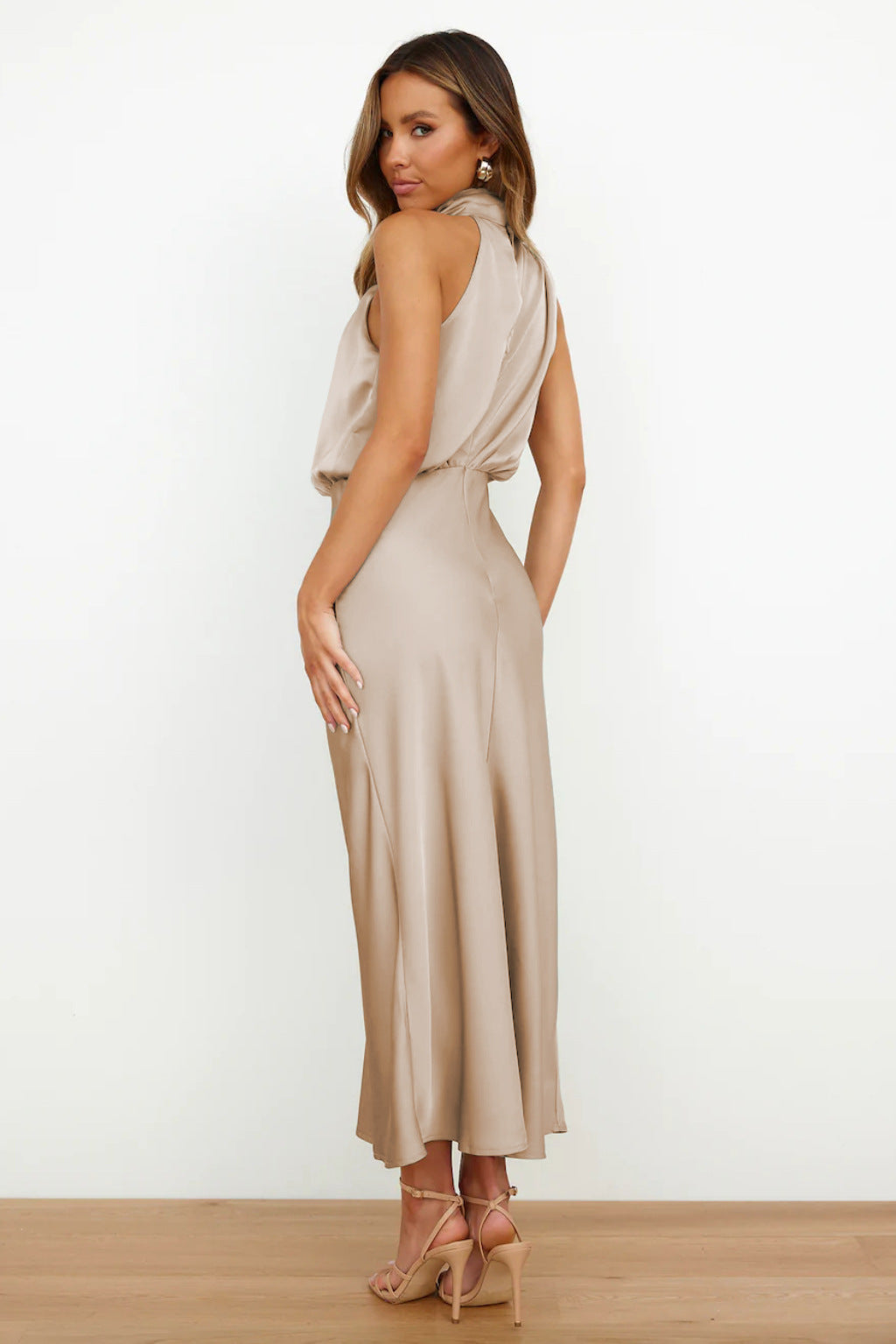 Carlina | Langes Satin-Kleid mit Halsband