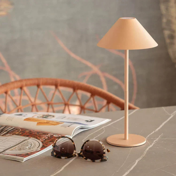 Moderne LED-Tischlampe – Stilvolles, kabelloses Design für Zuhause und Gastronomie