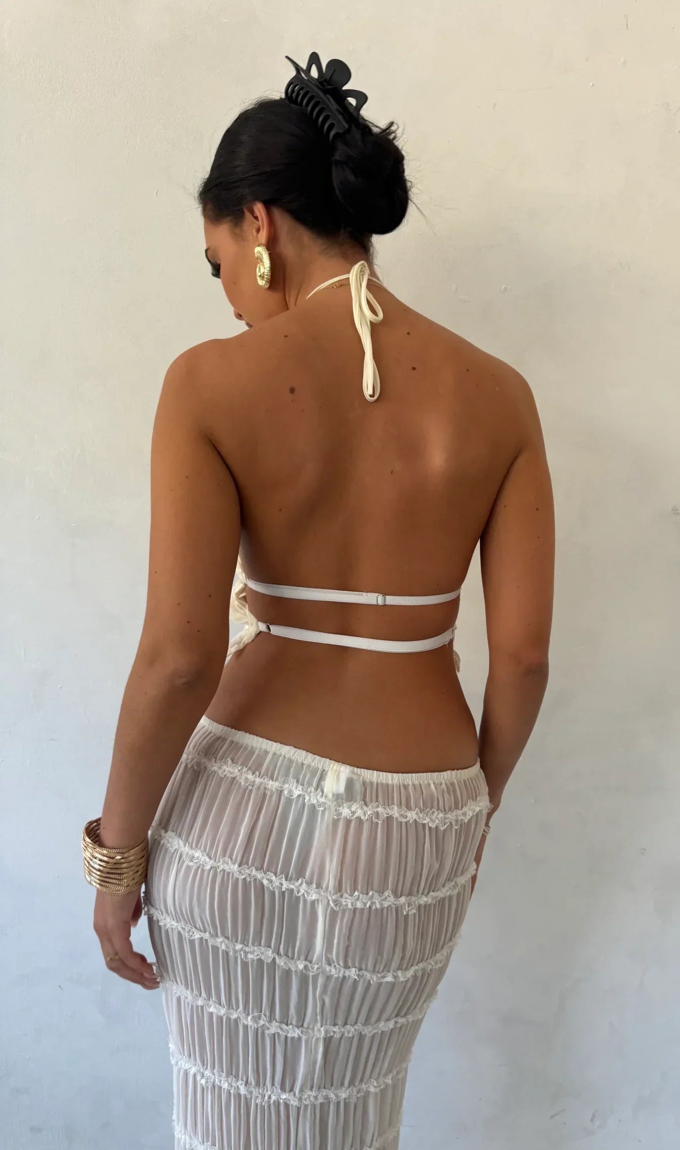 Sommerliches 2-Teiler-Set – Halter-Crop-Top & Rüschen-Maxirock