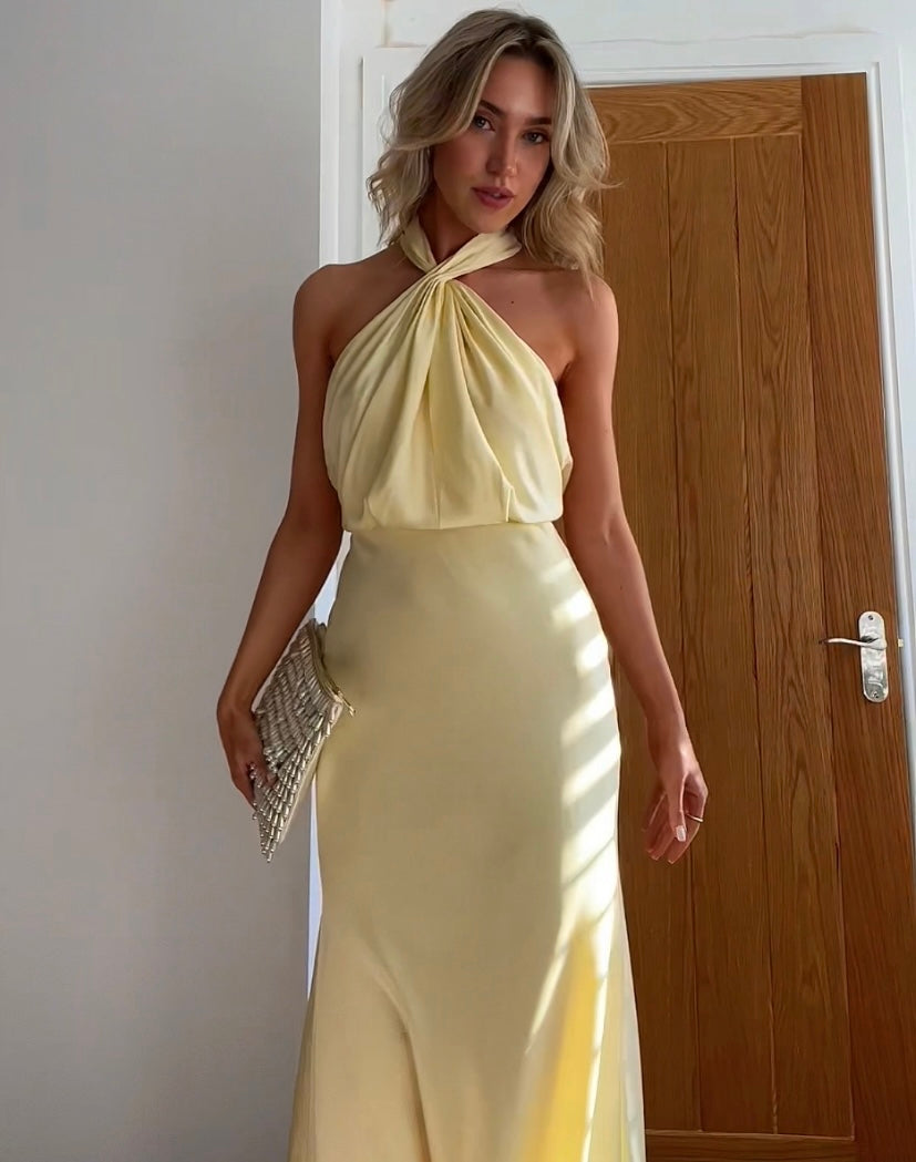 Elegant Maxikleid mit Neckholder & Raffungen