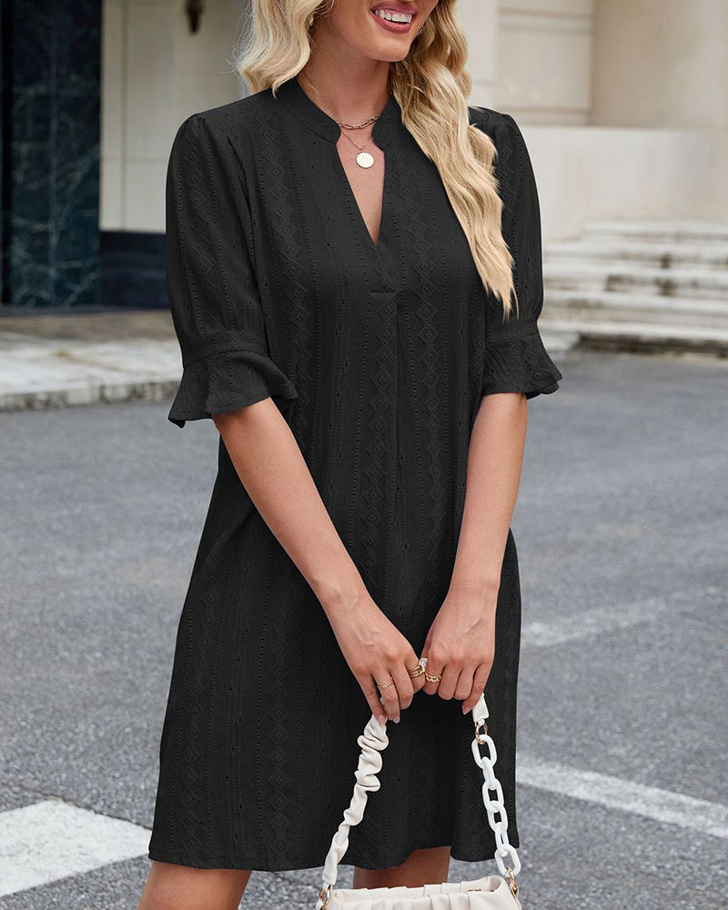 Kleid Einfarbig mit V-Ausschnitt