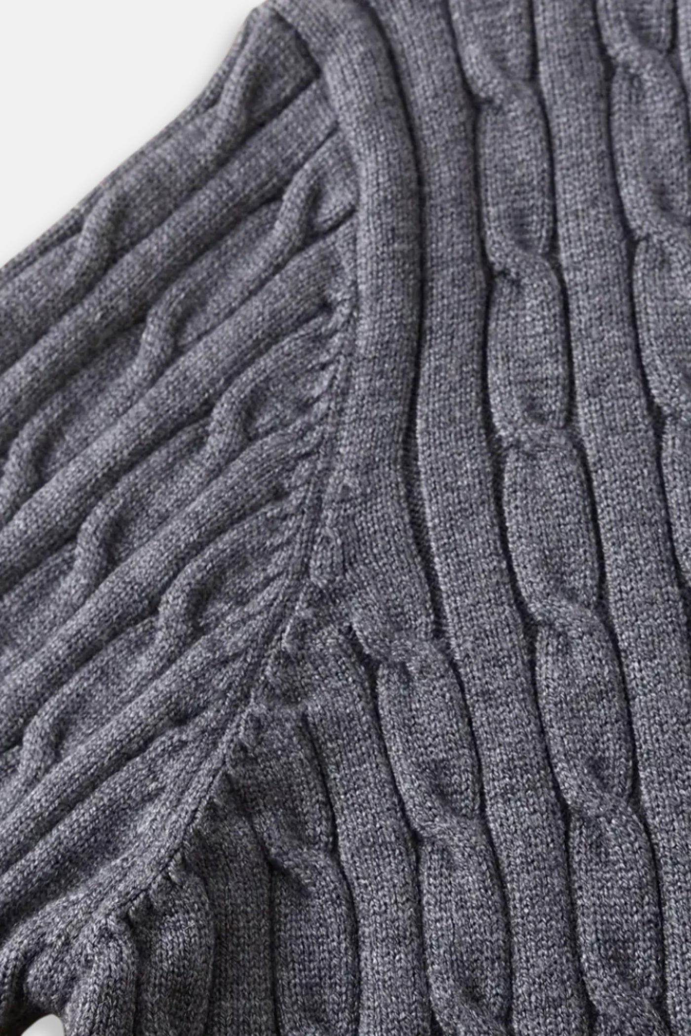 Eleganter Zopfstrickpullover mit Reißverschluss