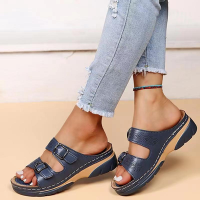 Ösen-Ledersandalen mit Schnalle für Damen