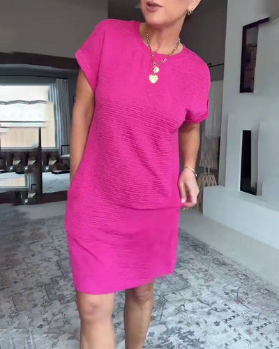 Lässiges Kleid mit kurzen Ärmeln und Rundhalsausschnitt