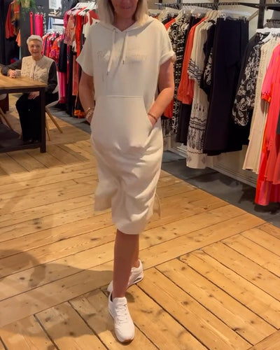 Kleid mit sportlichem Buchstabendruck