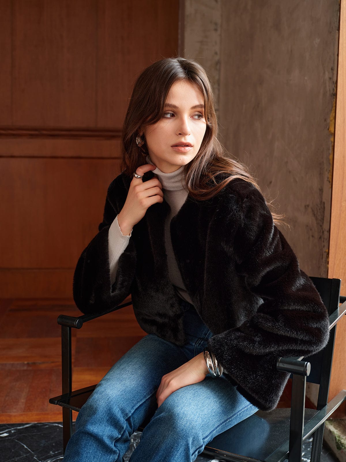 Elegante Kurzjacke aus Kunstfell – Stilvoll & Vielseitig