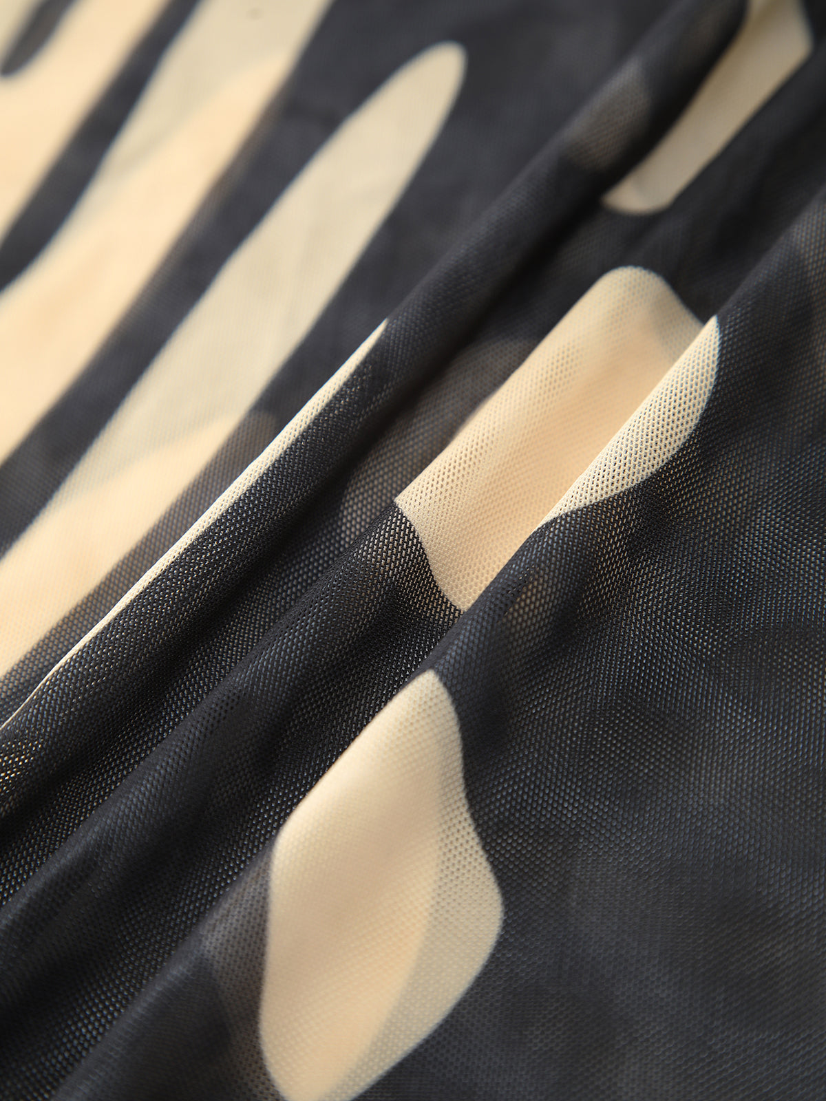 Luftiger Maxirock mit Vogelprint – Mesh Strand-Cover-Up