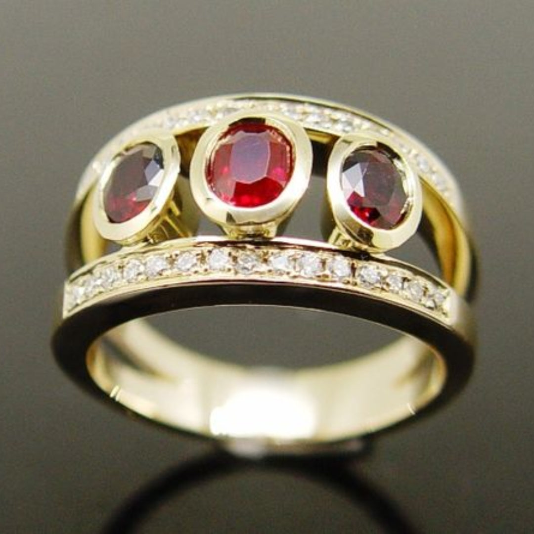 Vintage-Ring mit rotem Zirkon