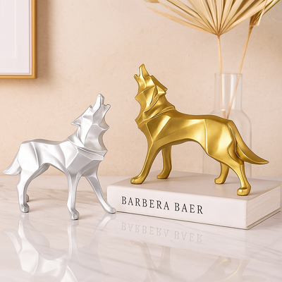 LupoForm – Geometrische Ulvenstatue mit scharfkantigem Design für moderne Räume