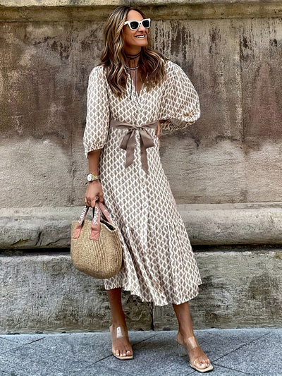 Cerise – Elegantes Midikleid in sanftem Beige