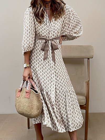 Cerise – Elegantes Midikleid in sanftem Beige