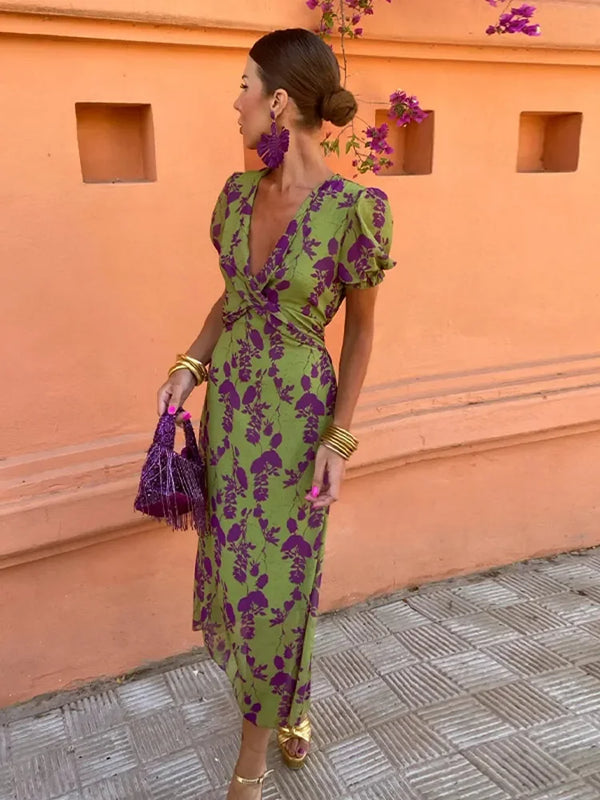 Cleo – Elegantes, feminines Midi-Kleid mit feinen Details