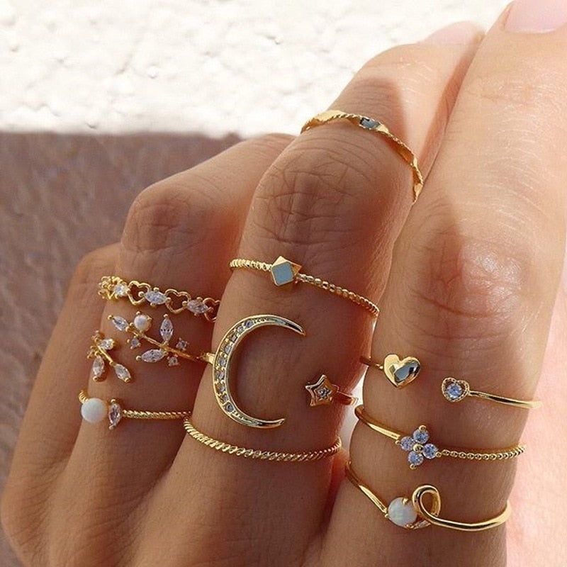 Ensemble von 10 Ringen im Boho-Stil, vergoldet und versilbert