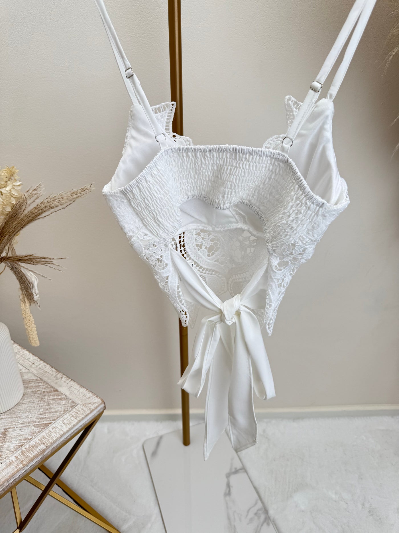 Spitzen Oberteil mit Bindegürtel