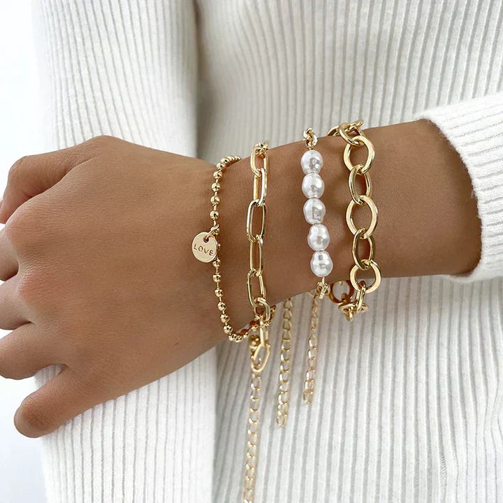 Goldene Perlenarmband-Sets