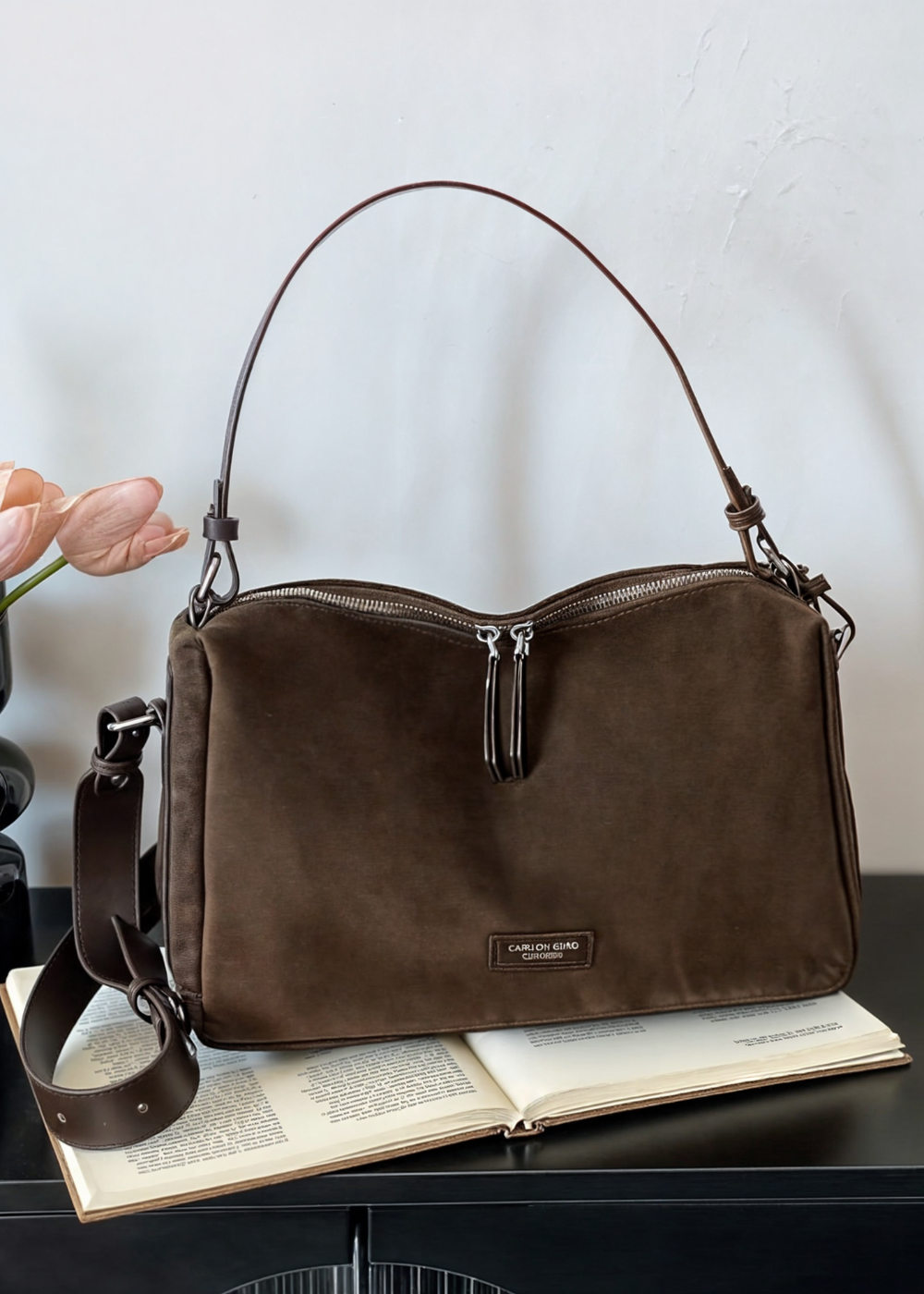 Vegane Wildleder Umhängetasche Damen – Kompakte Bucket Bag mit Reißverschluss