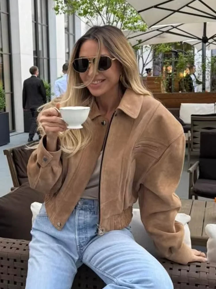 Kamille | Kurze Damenjacke aus kamelfarbenem Wildleder mit Reißverschluss