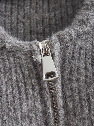 Lorna | Gerippte Rundhals-Strickjacke mit Reißverschluss