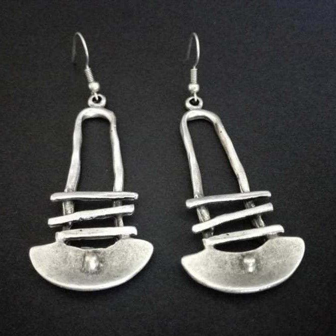 Geometrische Ohrringe mit einer besonderen Form