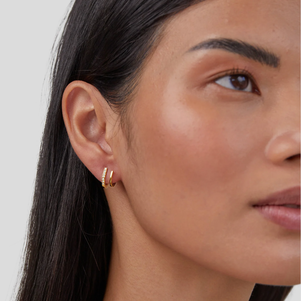 Ohrringe aus 18-karätigem Gold mit Kristallen in Griffform