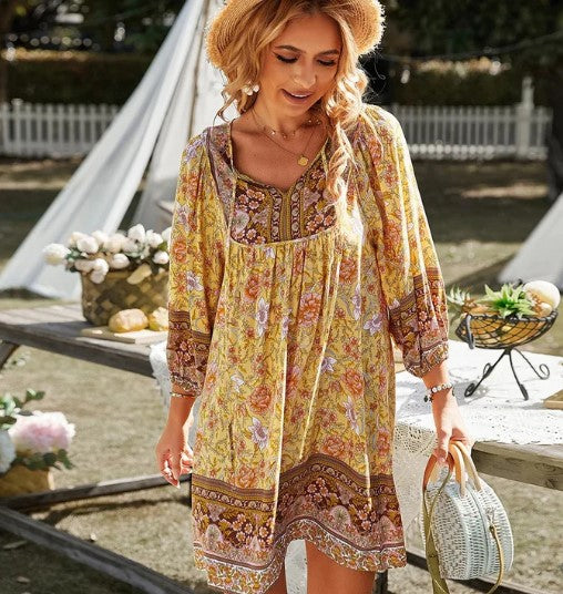 Heidi-Mode | Kurzarm Boho Kleid mit V-Ausschnitt und Blumenmuster