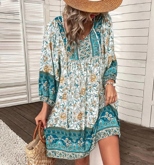 Heidi-Mode | Kurzarm Boho Kleid mit V-Ausschnitt und Blumenmuster