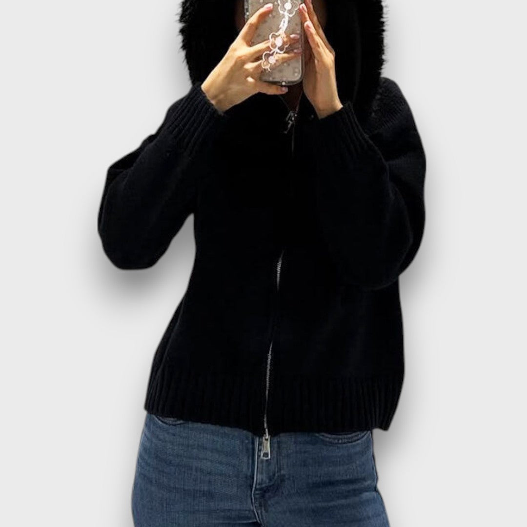 Alisanne – Strickjacke mit Reißverschluss und Faux-Fur-Kragen