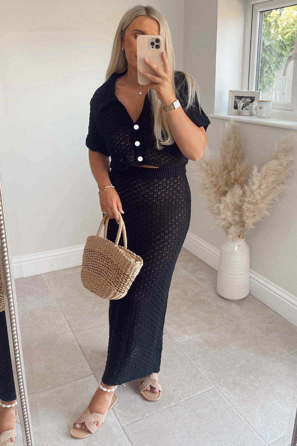 ADELE I STILVOLLES HÄKELSET