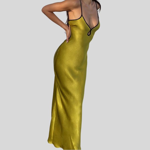 Seidiges Satinkleid mit Kontrastpaspelierung