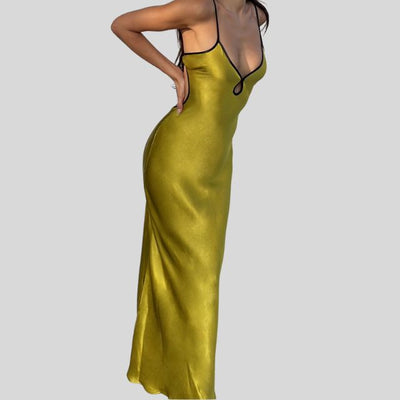 Seidiges Satinkleid mit Kontrastpaspelierung