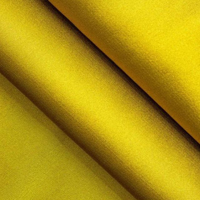 Seidiges Satinkleid mit Kontrastpaspelierung