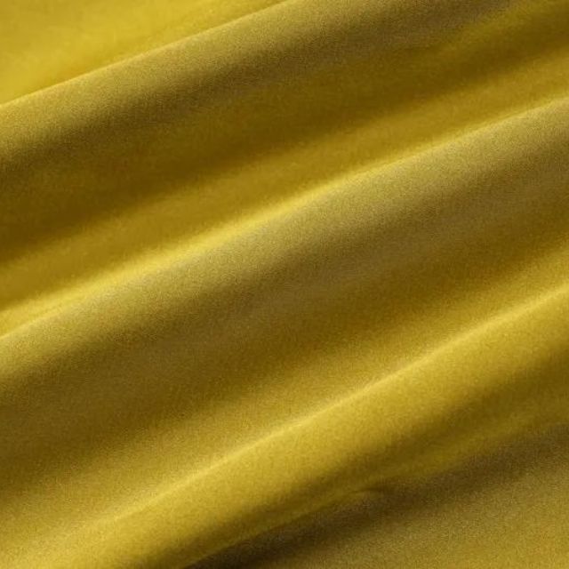 Seidiges Satinkleid mit Kontrastpaspelierung