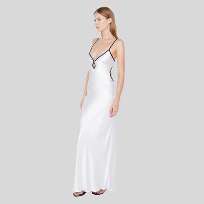 Seidiges Satinkleid mit Kontrastpaspelierung